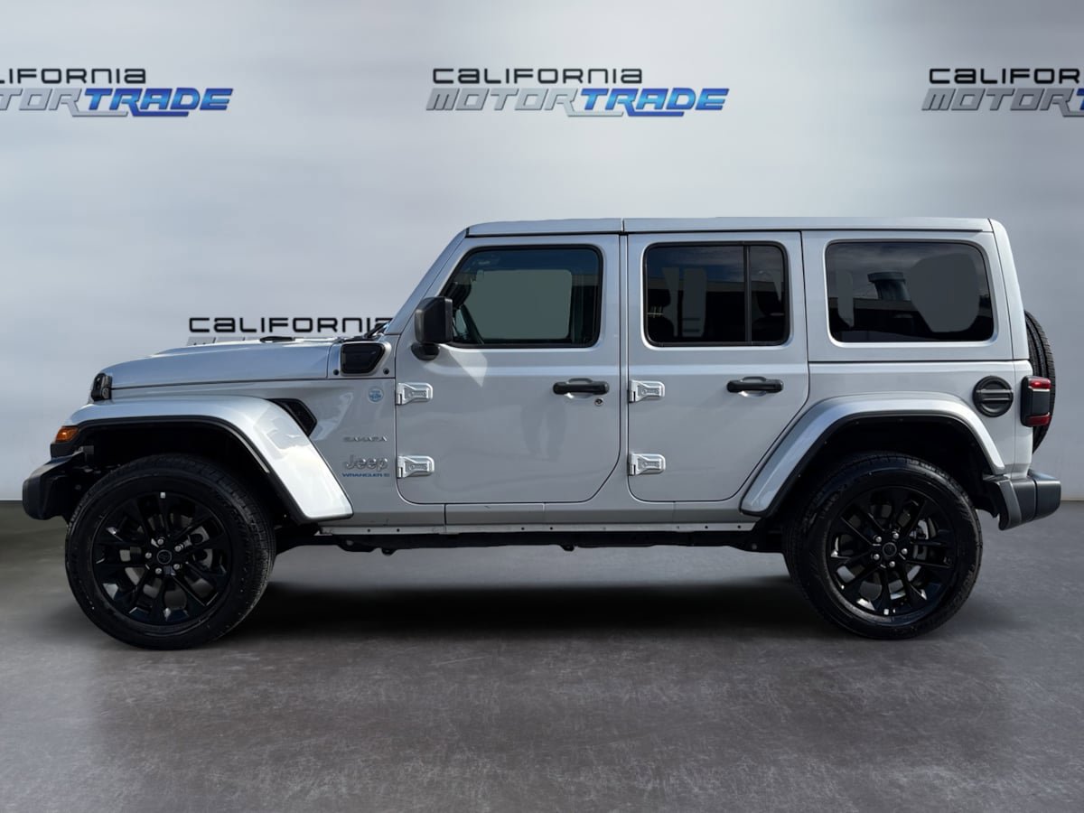Used 2024 Jeep Wrangler Unlimited Sahara AWD/4WD image 8