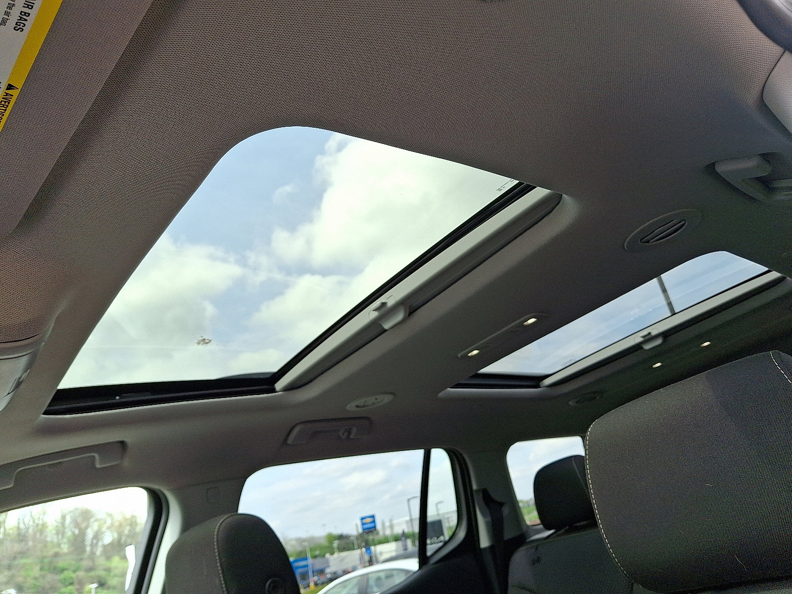 Used 2023 GMC Acadia SLE w/ Driver Convenience Package image 14