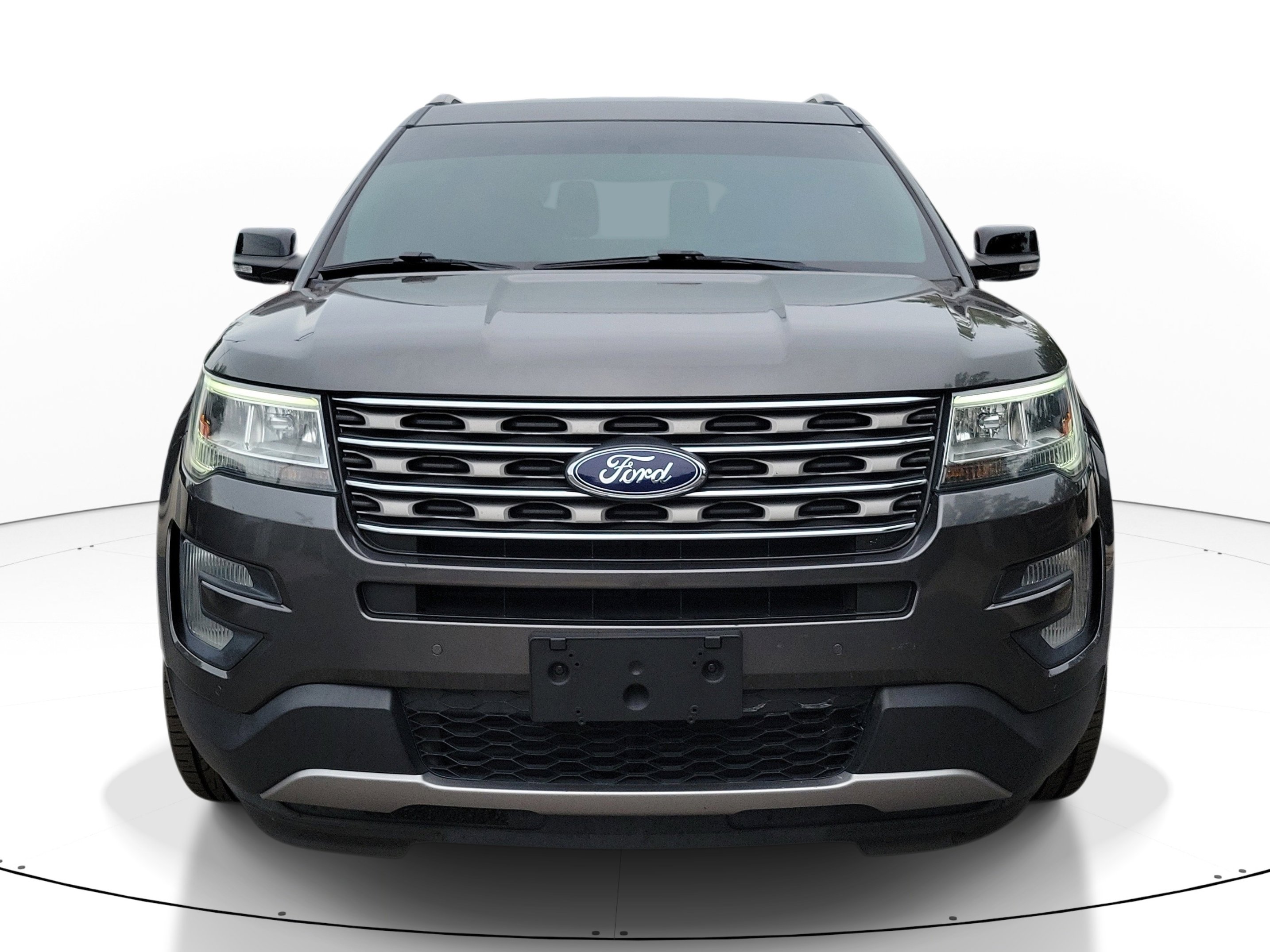 Used 2017 Ford Explorer XLT w/ Equipment Group 202A FWD image 2