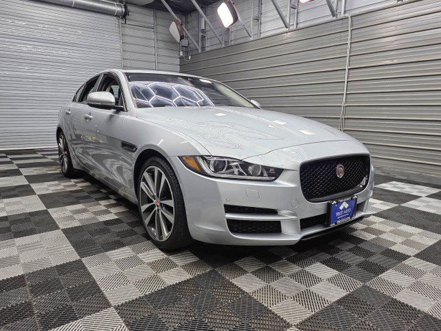 Used 2017 Jaguar XE Prestige RWD image 5