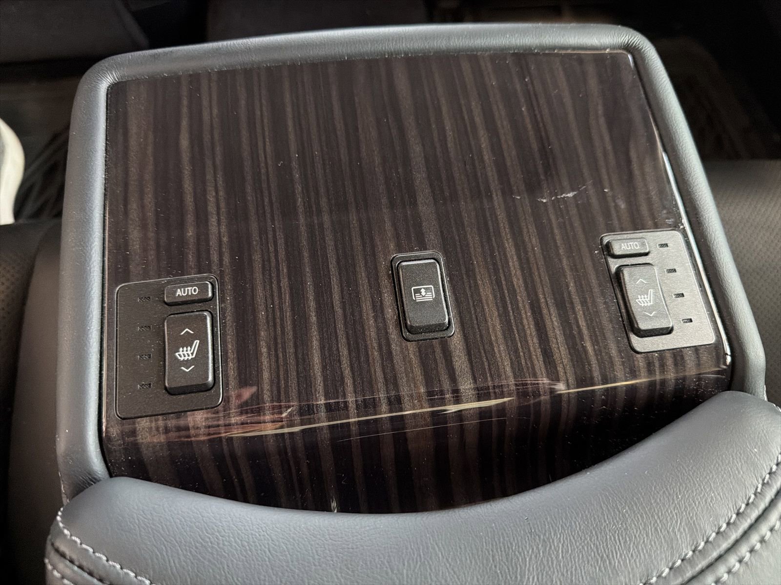 Used 2015 Lexus LS 460 AWD w/ Comfort Package image 13