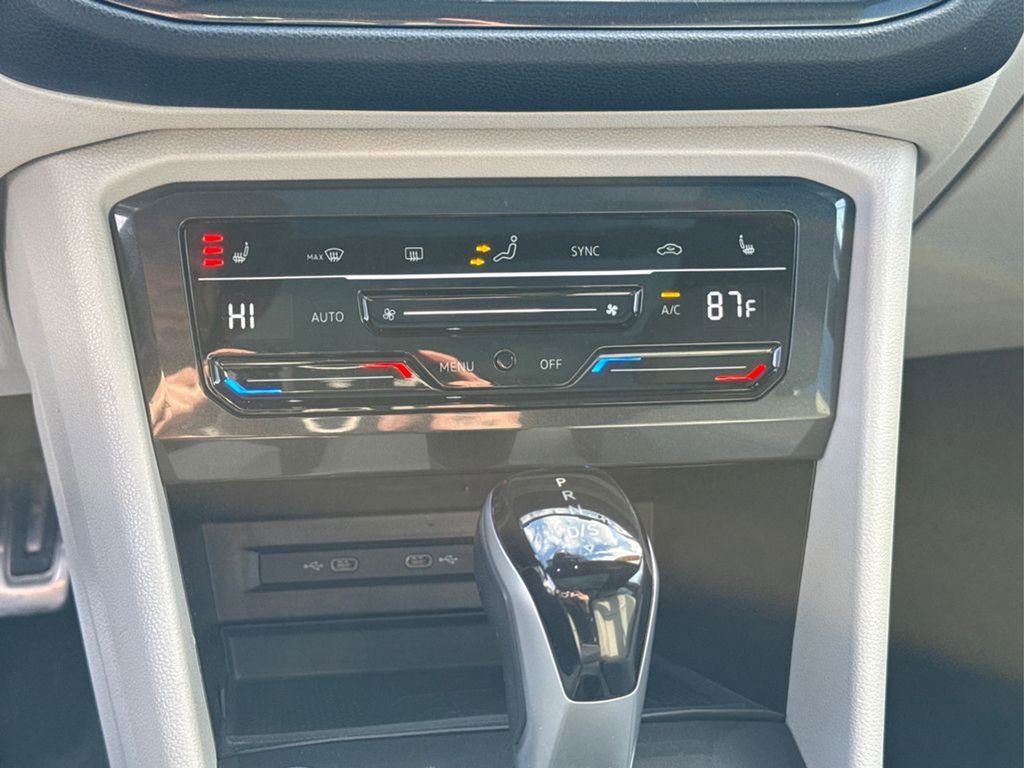 Used 2023 Volkswagen Tiguan SE R-Line image 31