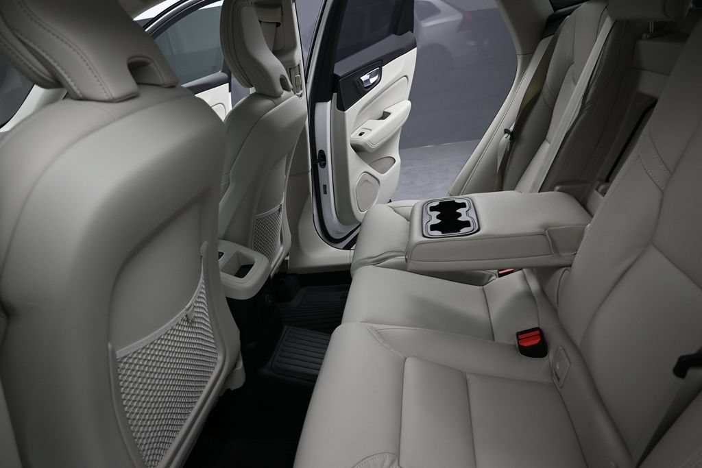 New 2026 Volvo XC60 T8 Ultra w/ Protection Package Premier AWD/4WD image 14