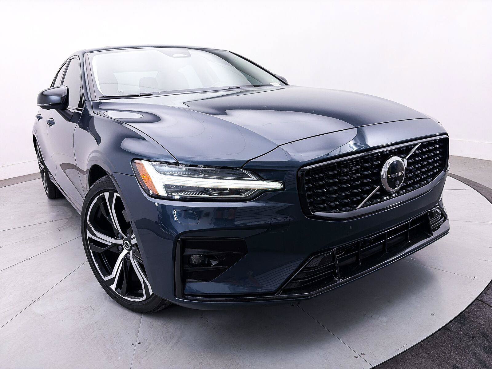 Used 2024 Volvo S60 B5 Plus FWD image 9