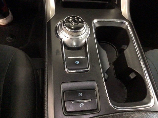 Used 2020 Ford Fusion SE FWD image 25