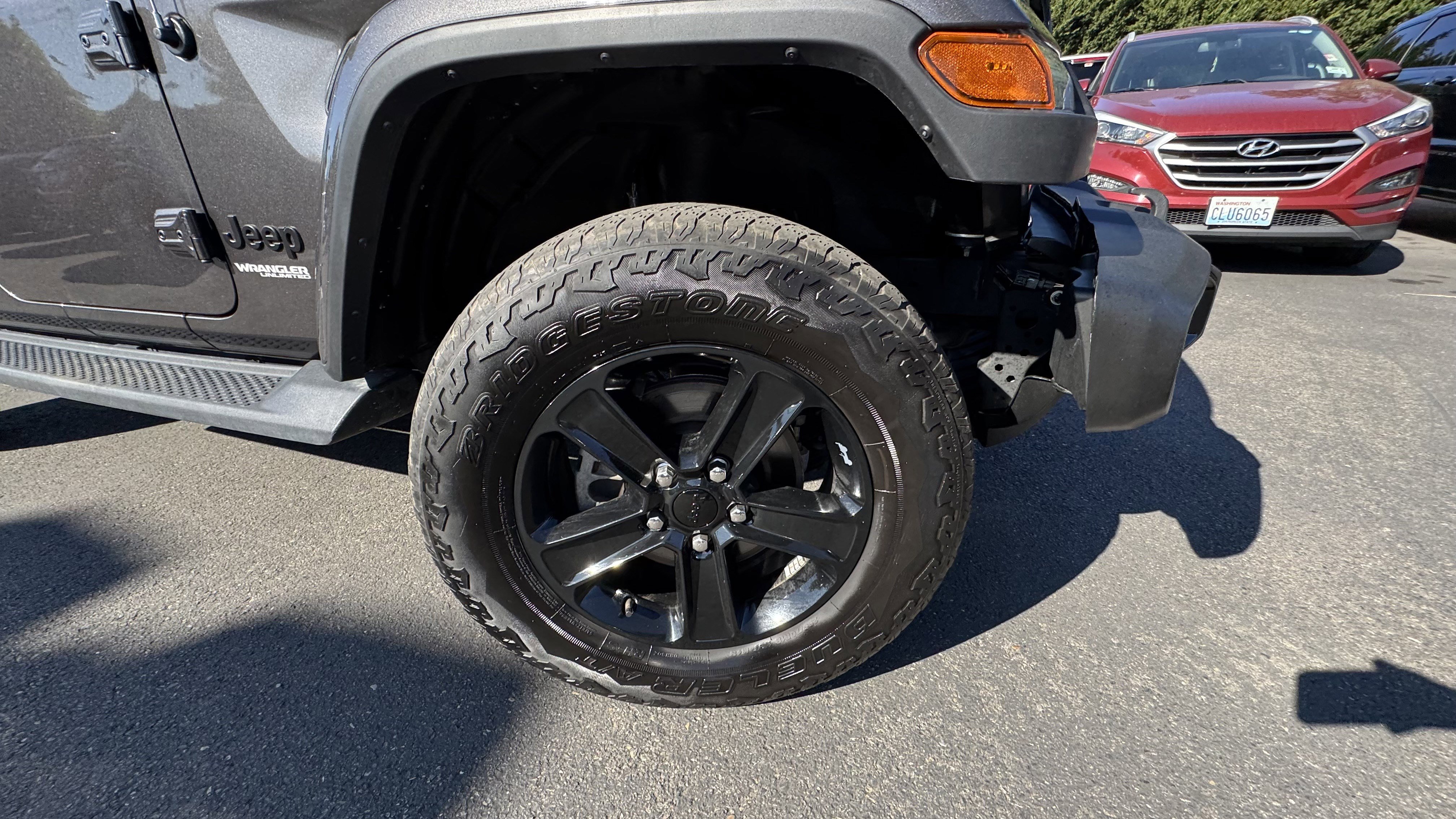 Used 2022 Jeep Wrangler Unlimited Sahara image 4