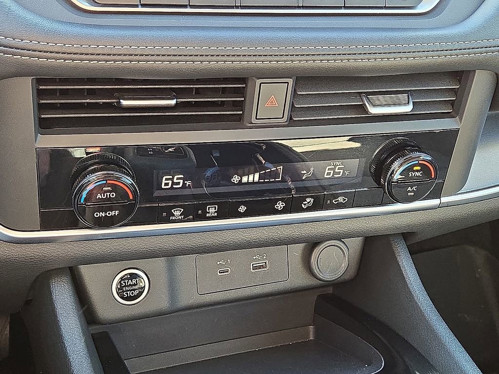 Used 2023 Nissan Rogue SV image 28