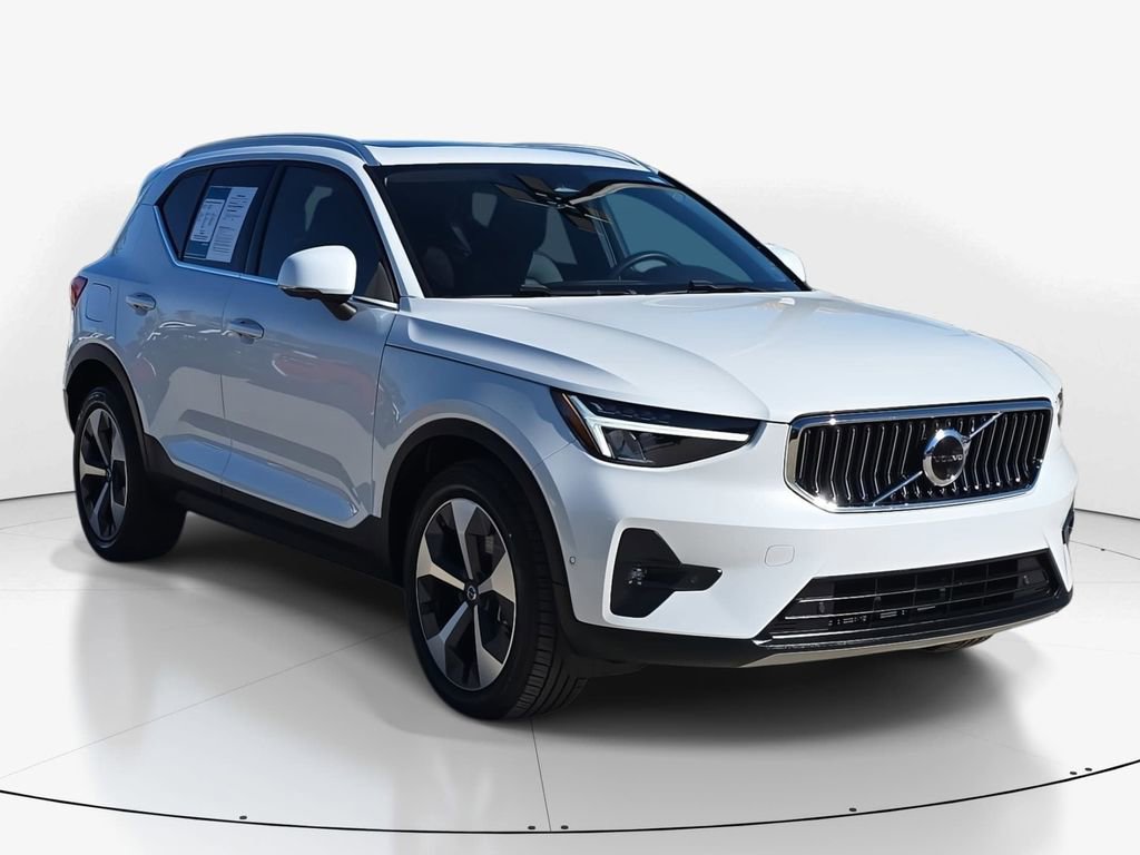 Used 2023 Volvo XC40 B5 Plus w/ Driver Assist Package image 2