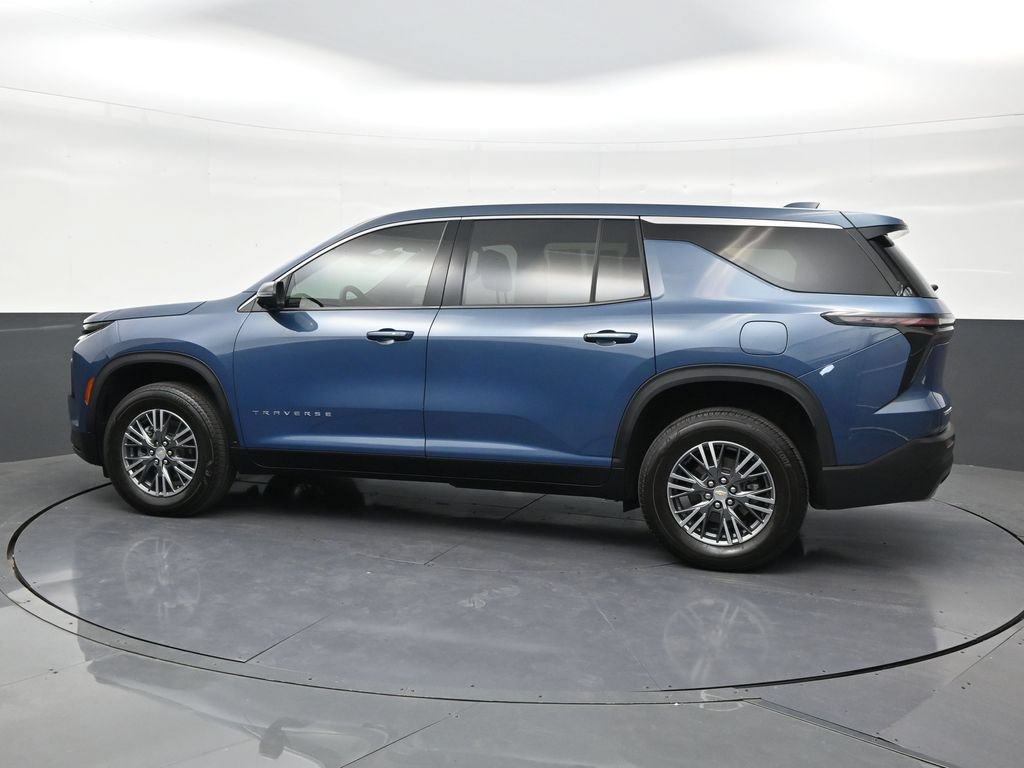 Used 2024 Chevrolet Traverse LS FWD image 2