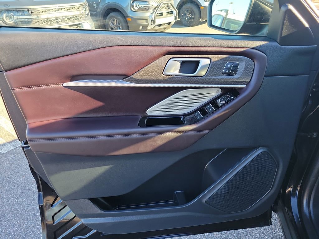 Used 2025 Ford Explorer Platinum image 14
