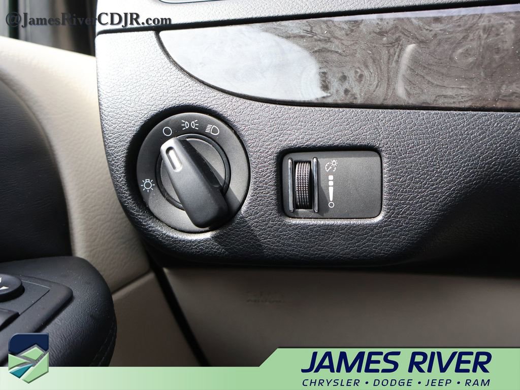 Used 2018 Dodge Grand Caravan SE FWD image 29