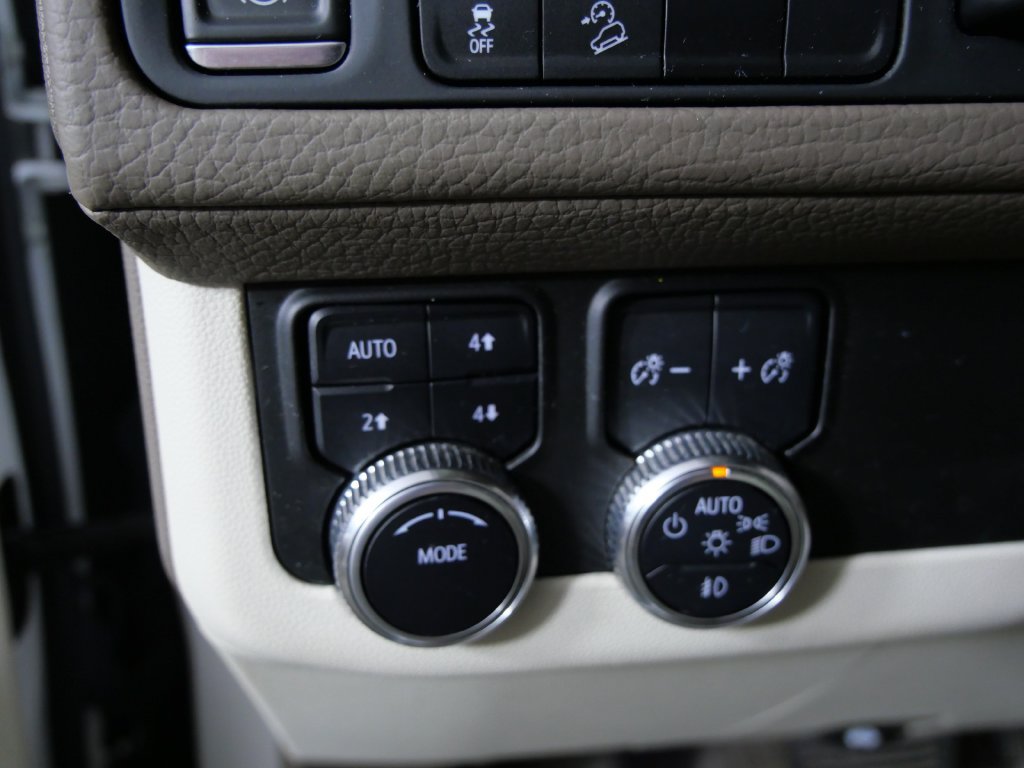 Used 2021 GMC Yukon Denali AWD/4WD image 18