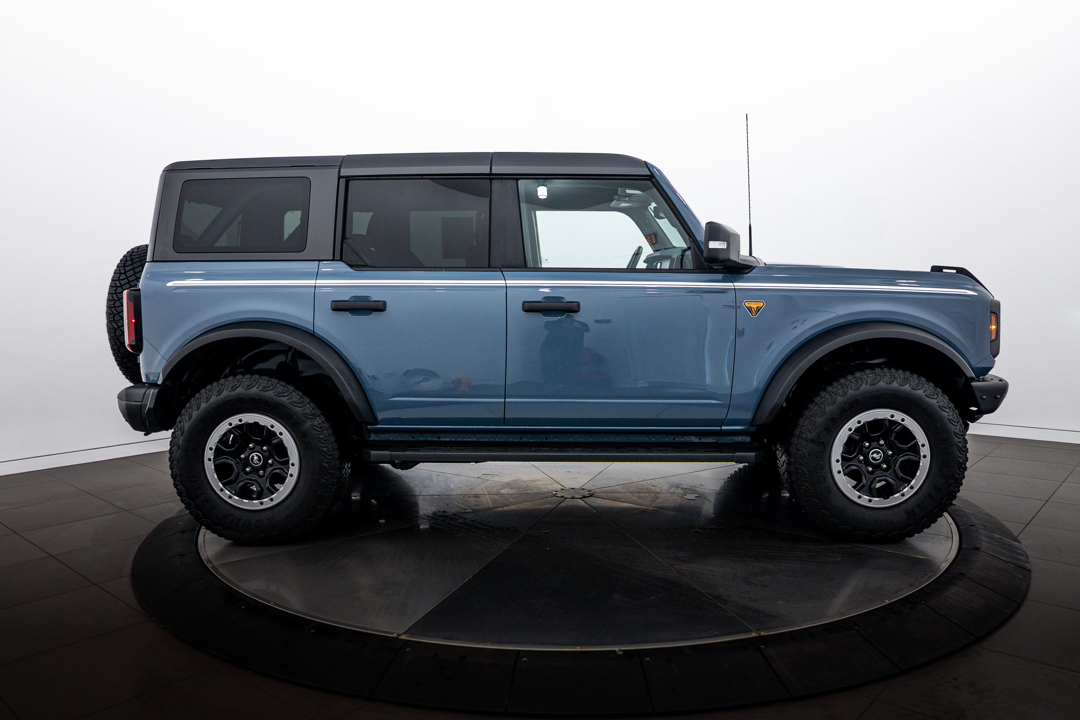 Used 2023 Ford Bronco Badlands AWD/4WD image 8