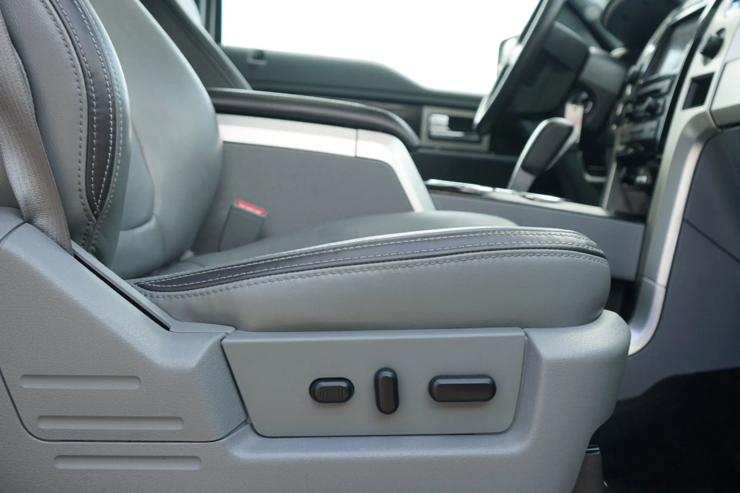 Used 2012 Ford F150 Platinum RWD image 31
