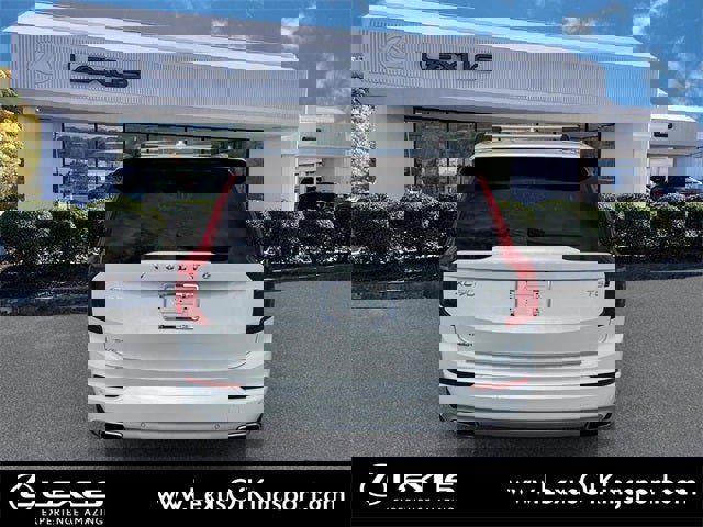 Used 2021 Volvo XC90 T5 Momentum w/ Climate Package image 4