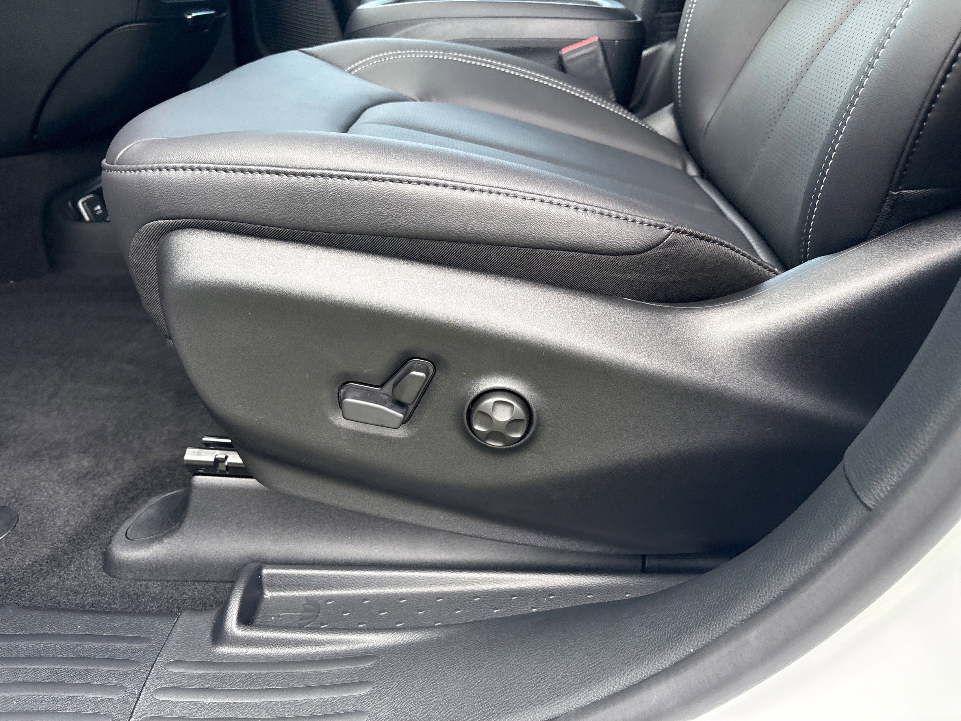 New 2026 Chrysler Pacifica Select image 18