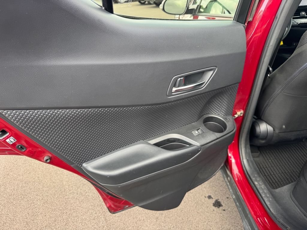 Used 2019 Toyota C-HR LE FWD image 12
