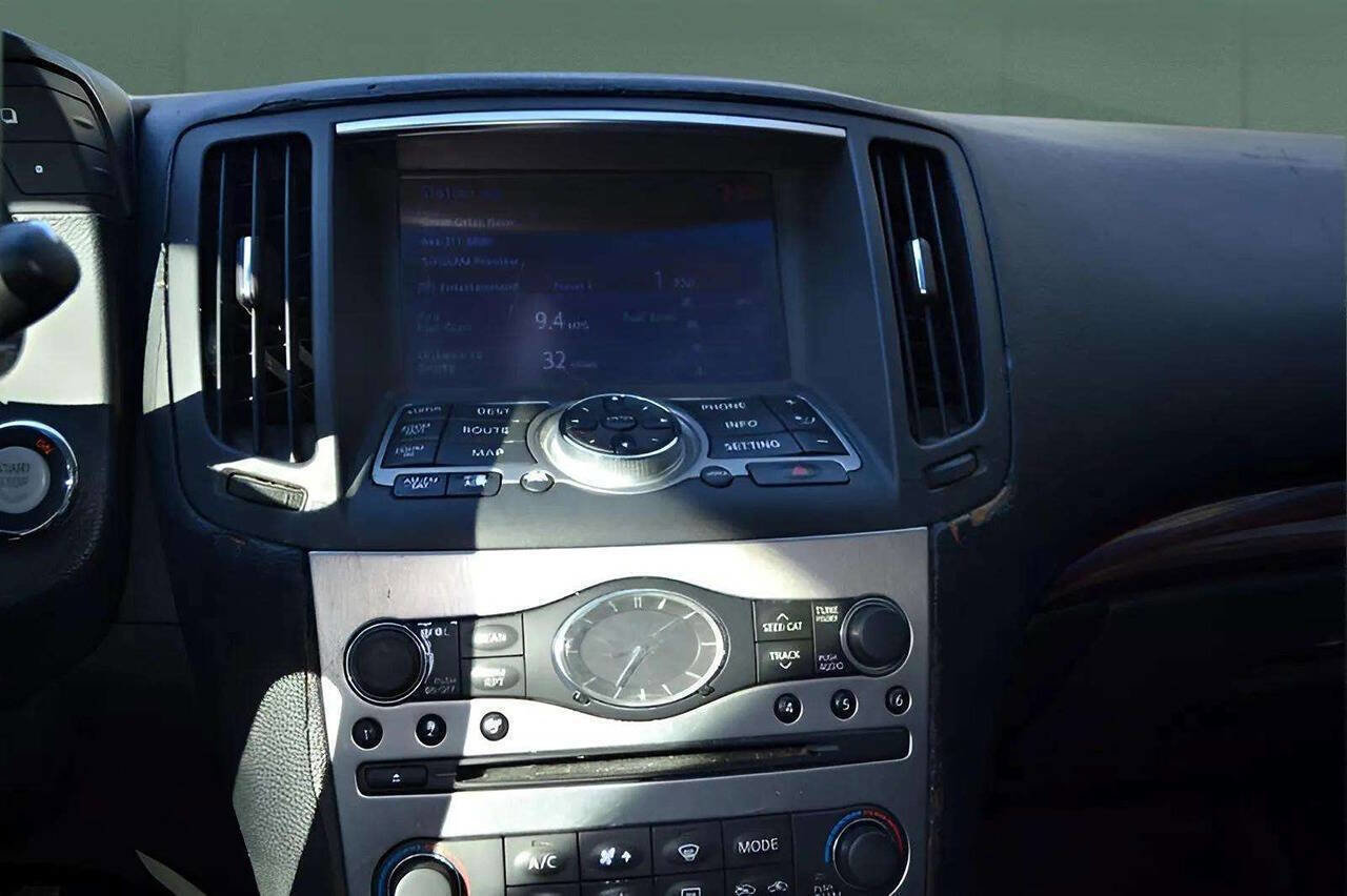 Used 2013 INFINITI G37 Journey w/ Premium Pkg image 17