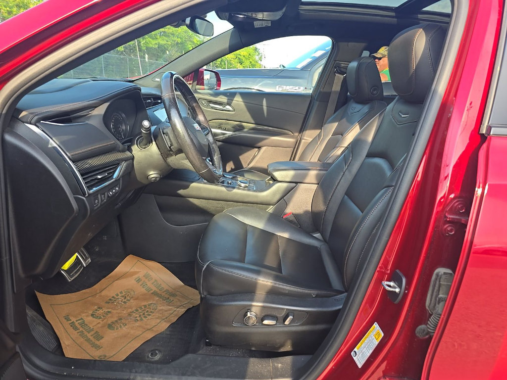 Used 2021 Cadillac XT4 Sport w/ Sun And Sound Package AWD/4WD image 6