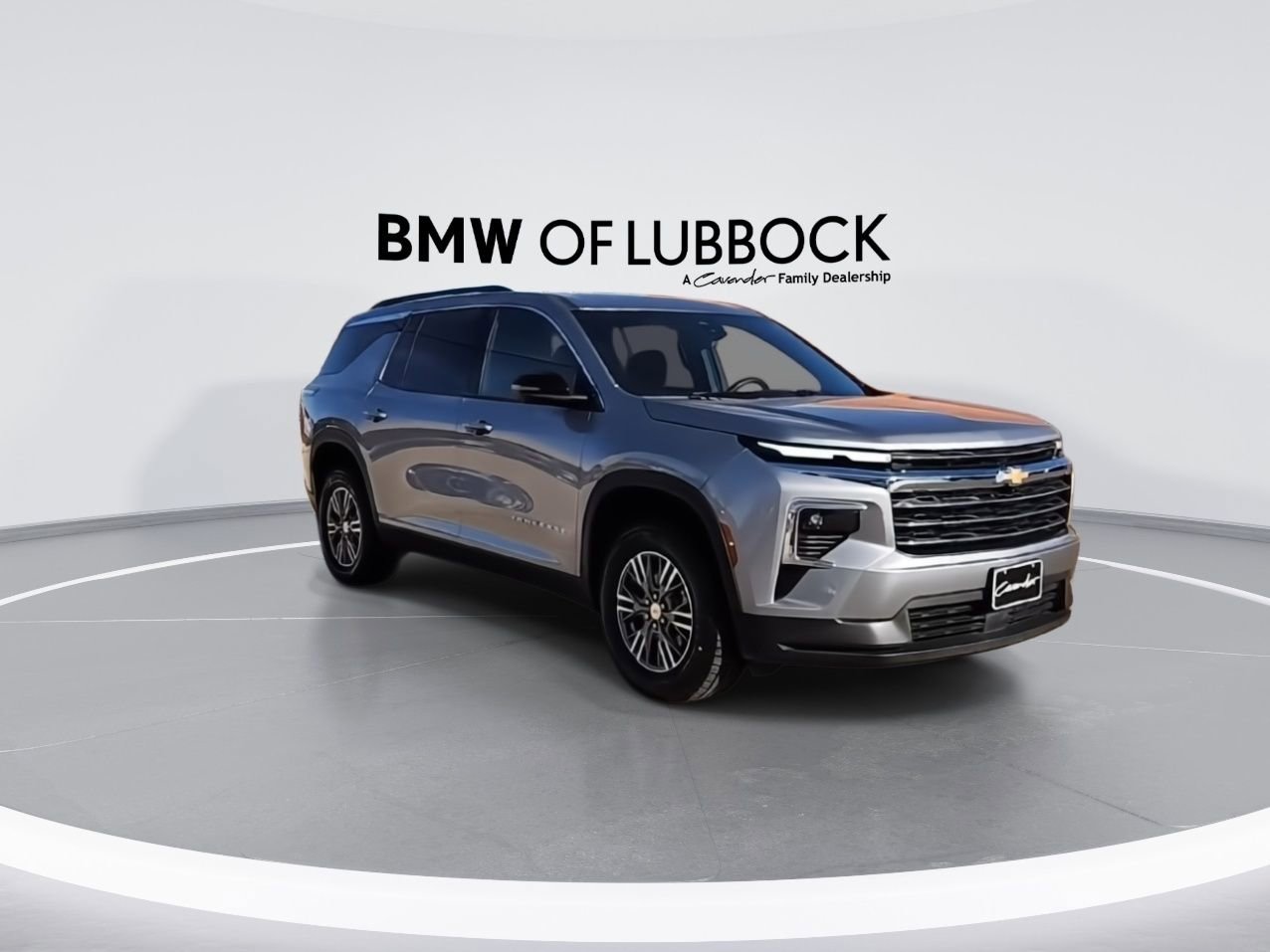 Used 2024 Chevrolet Traverse LT image 3