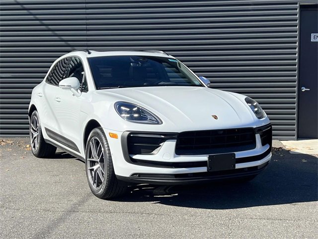 Certified 2022 Porsche Macan image 10