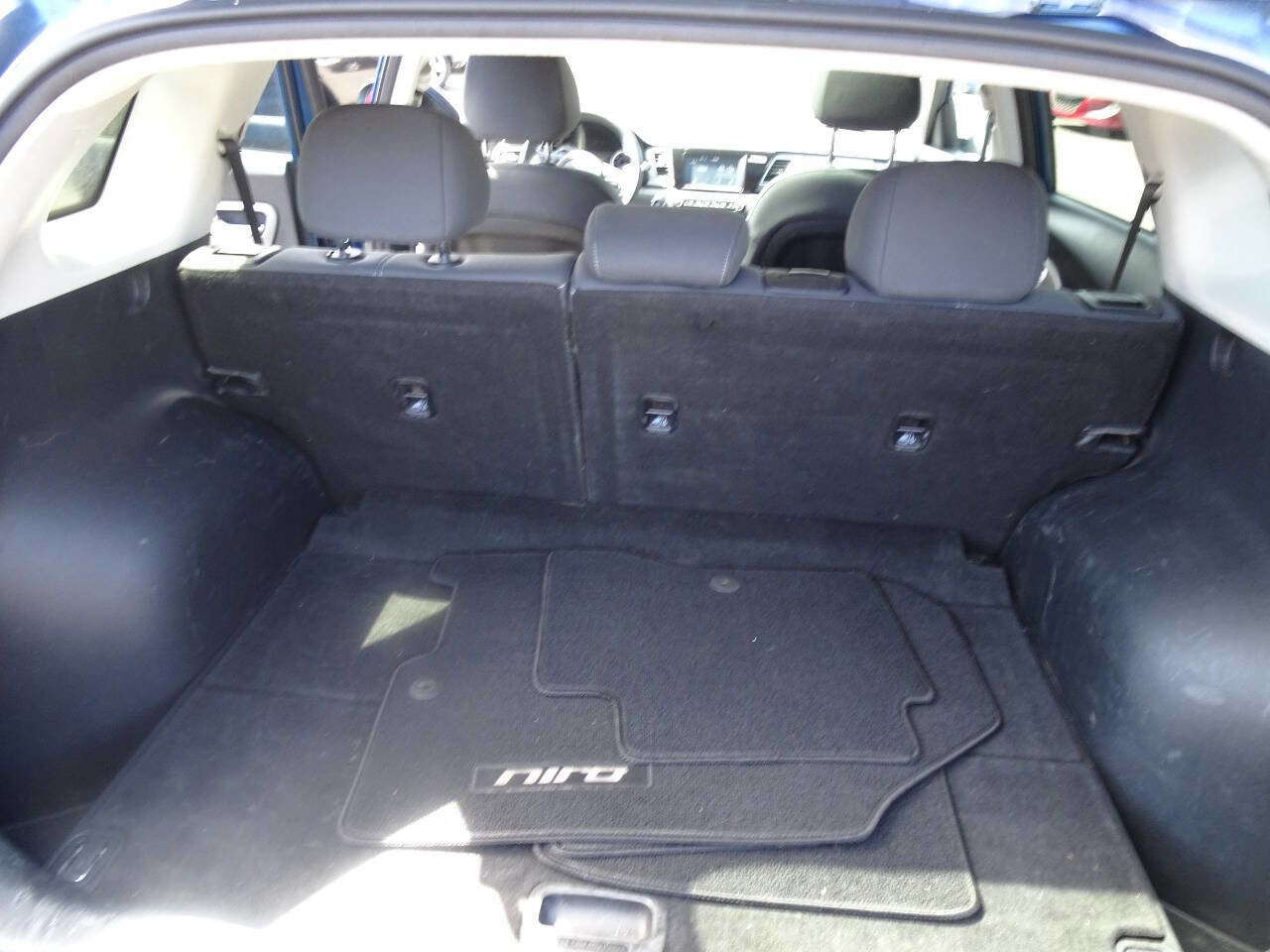 Used 2017 Kia Niro LX image 18