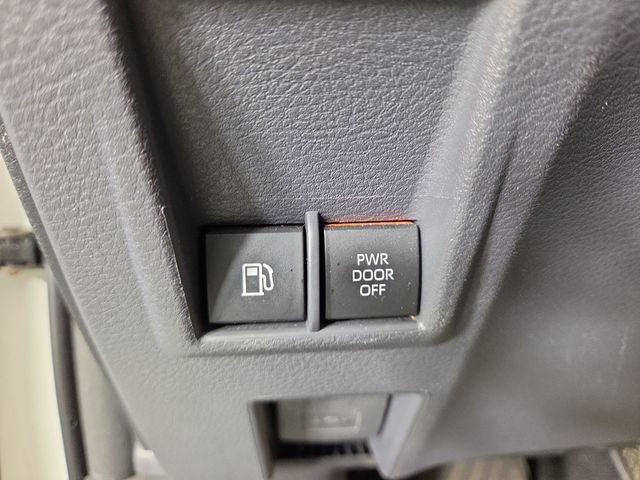 Used 2021 Toyota Sienna XLE w/ XLE Plus Package FWD image 29