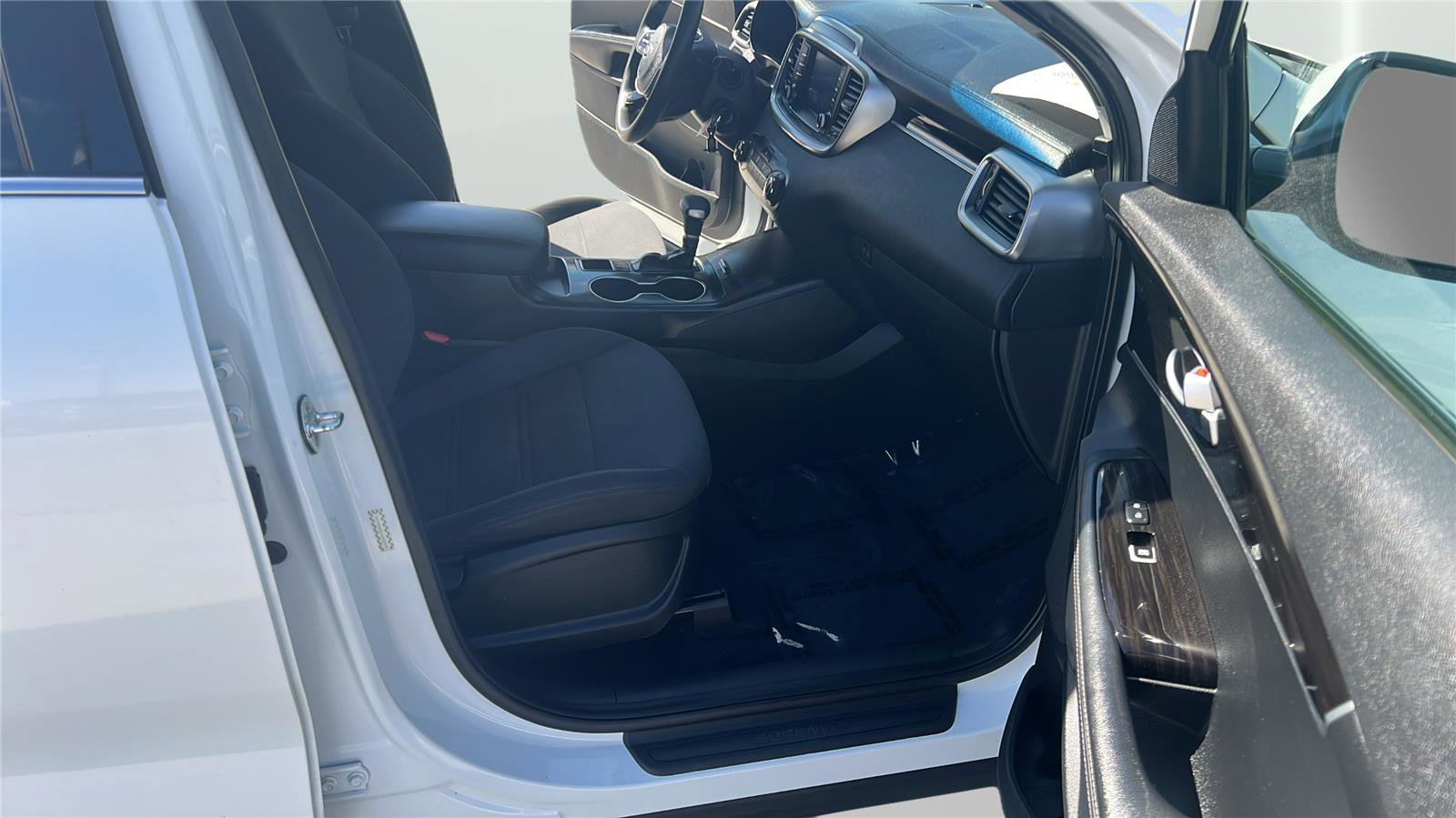 Used 2020 Kia Sorento LX FWD image 13