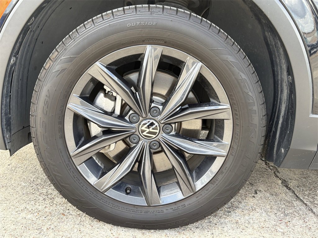 Used 2022 Volkswagen Tiguan SE image 9