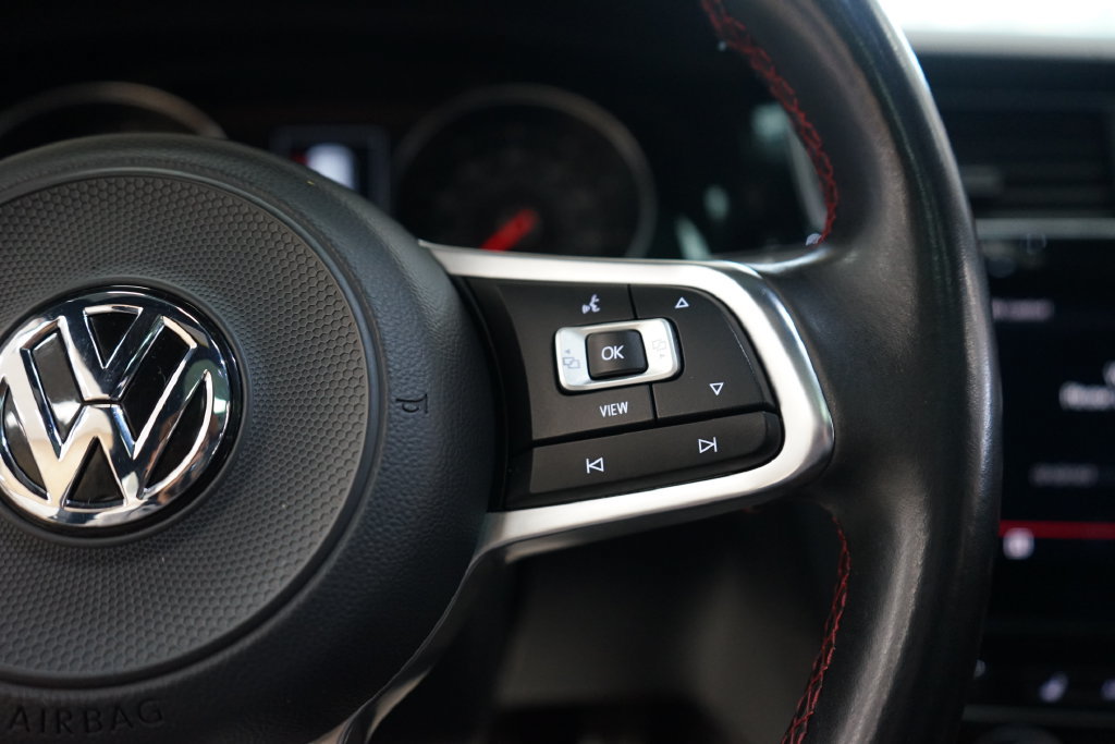 Used 2019 Volkswagen GTI SE FWD image 33