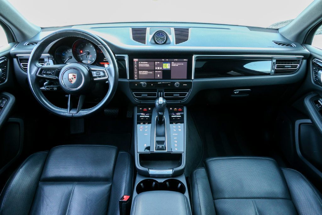 Certified 2023 Porsche Macan Turbo AWD/4WD image 37