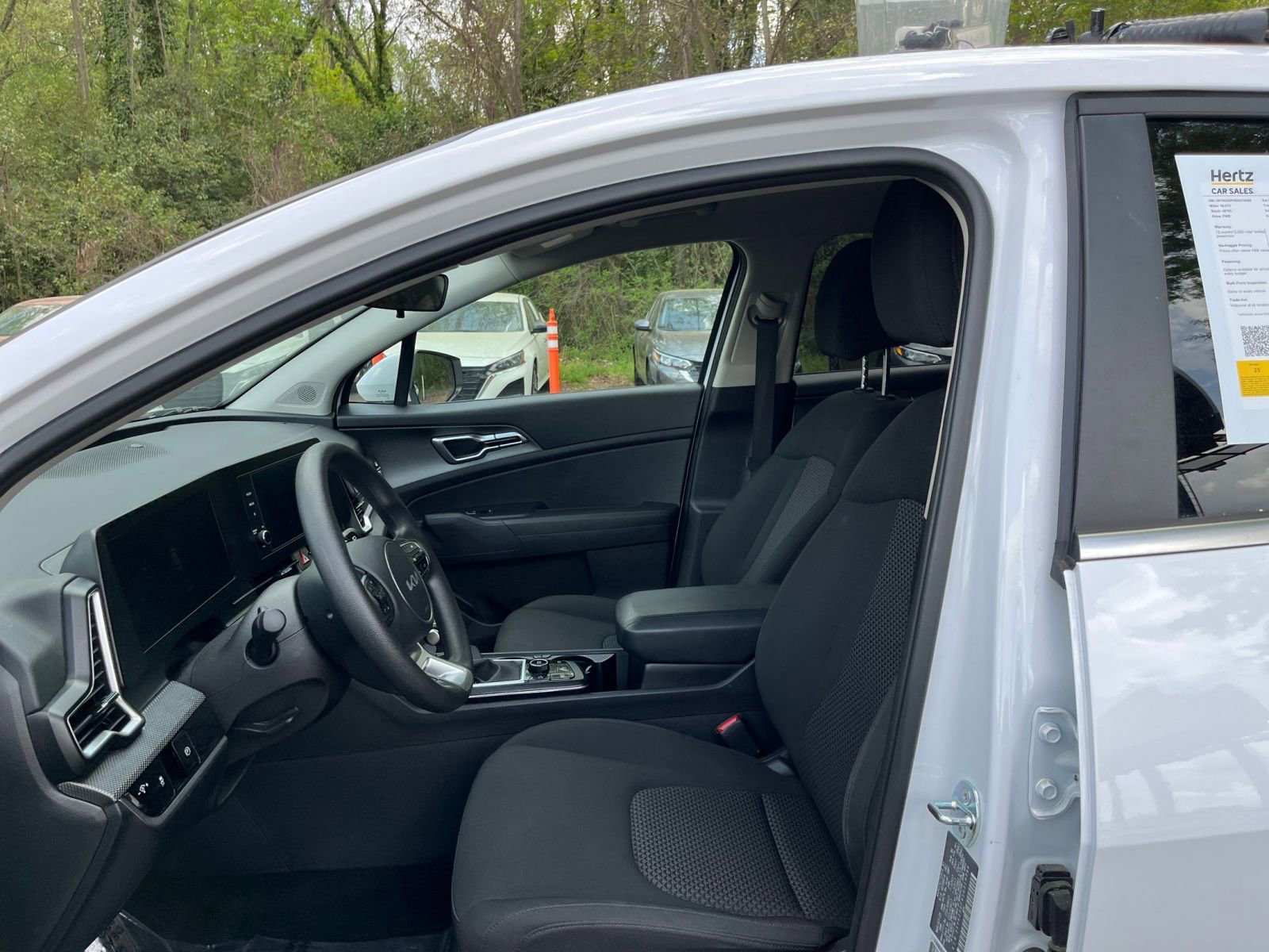 Used 2025 Kia Sportage LX image 25