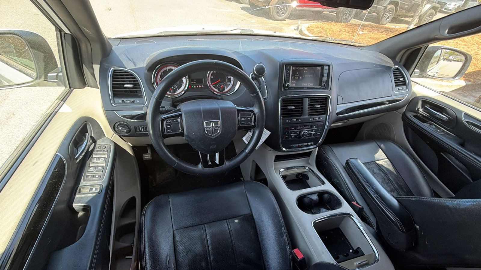 Used 2016 Dodge Grand Caravan SXT image 21