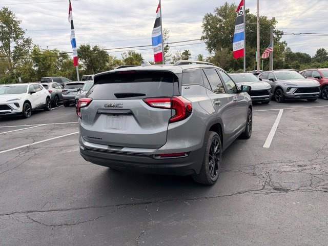 Used 2023 GMC Terrain SLE w/ Driver Convenience Package FWD image 7