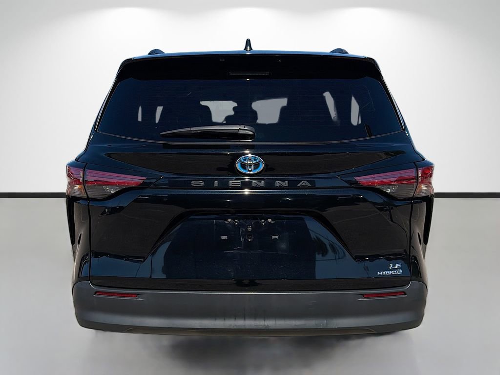 Used 2021 Toyota Sienna LE image 4