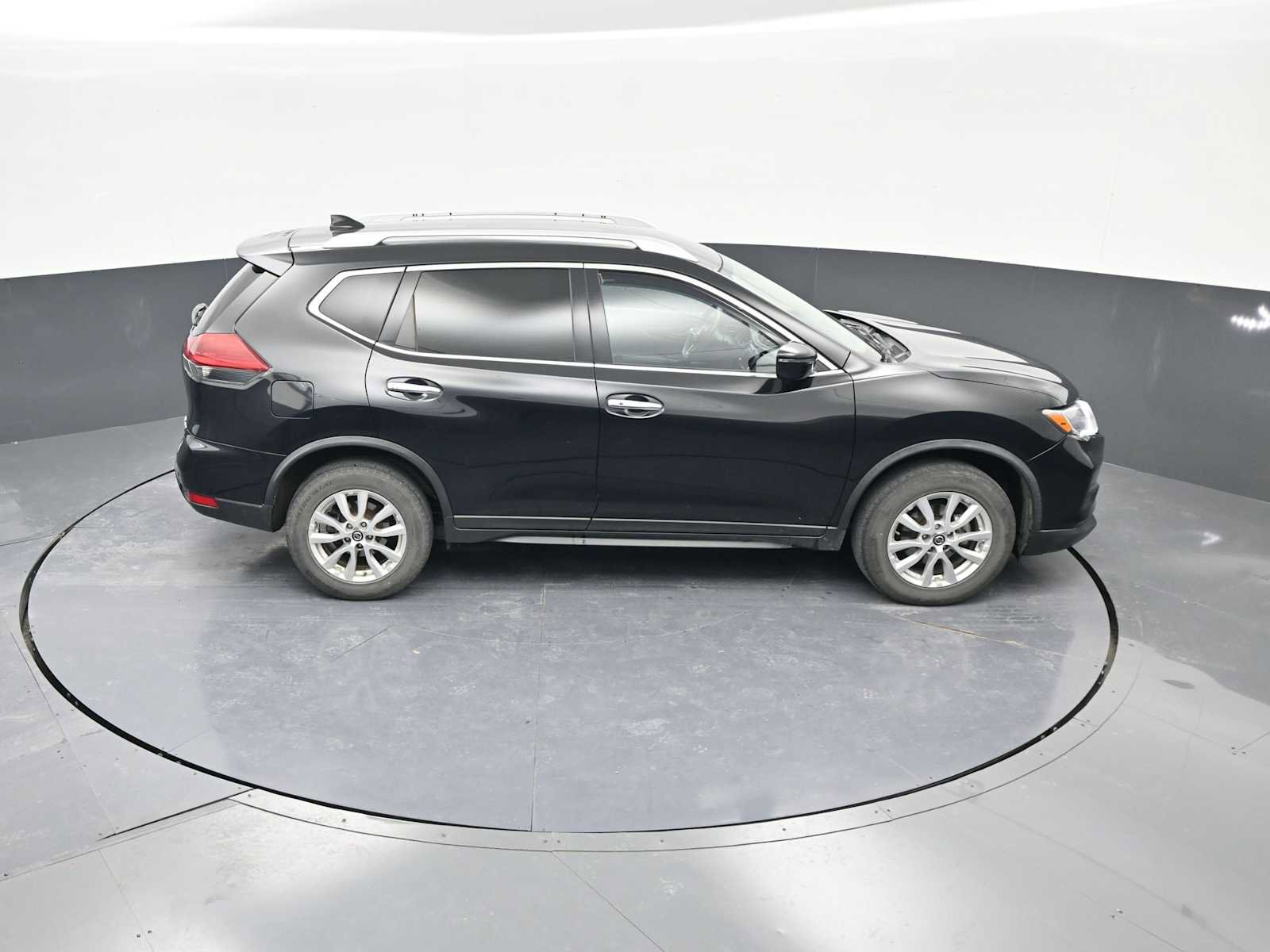 Used 2020 Nissan Rogue SV image 28
