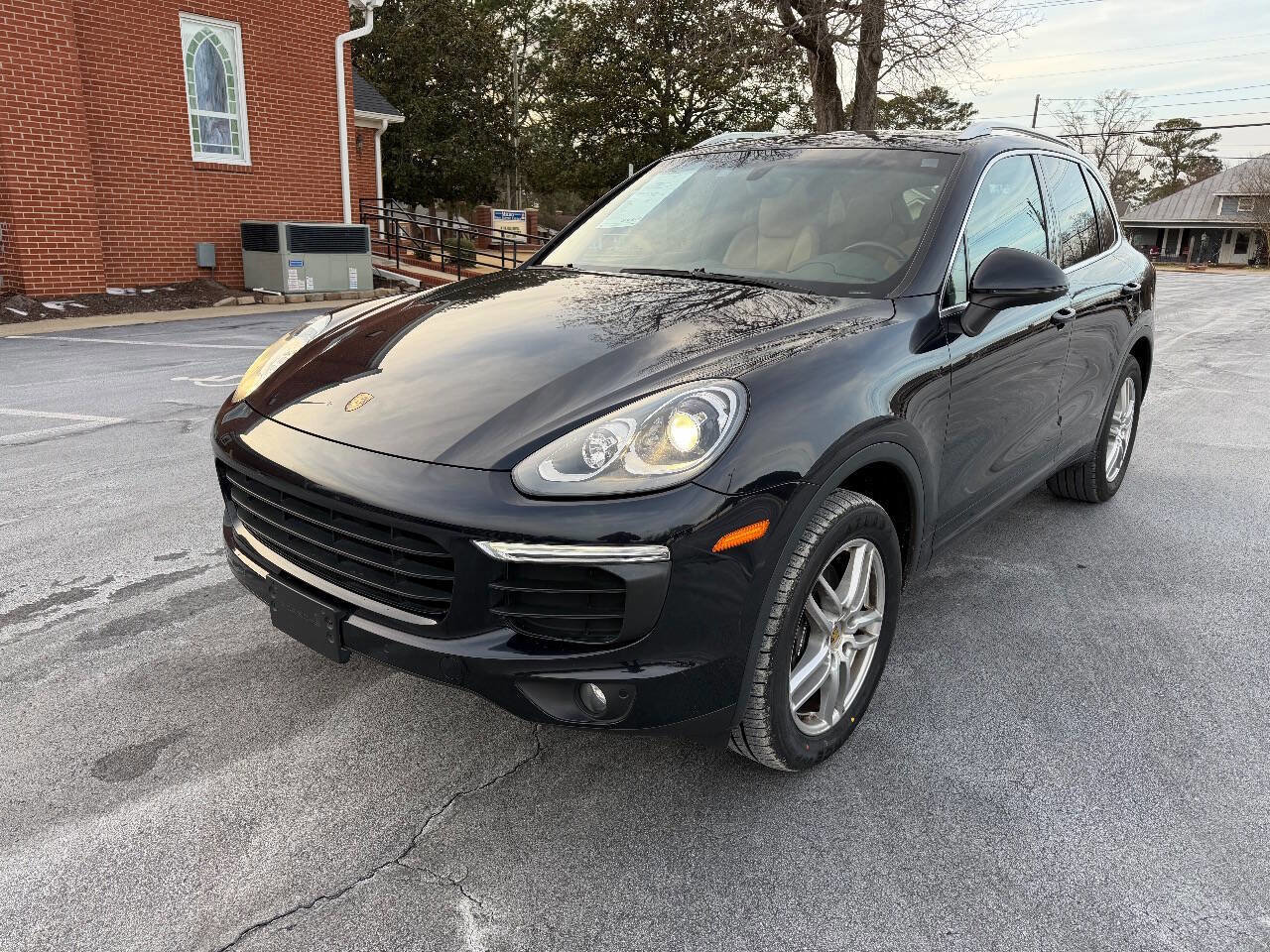 Used 2016 Porsche Cayenne Base AWD 4dr SUV image 2