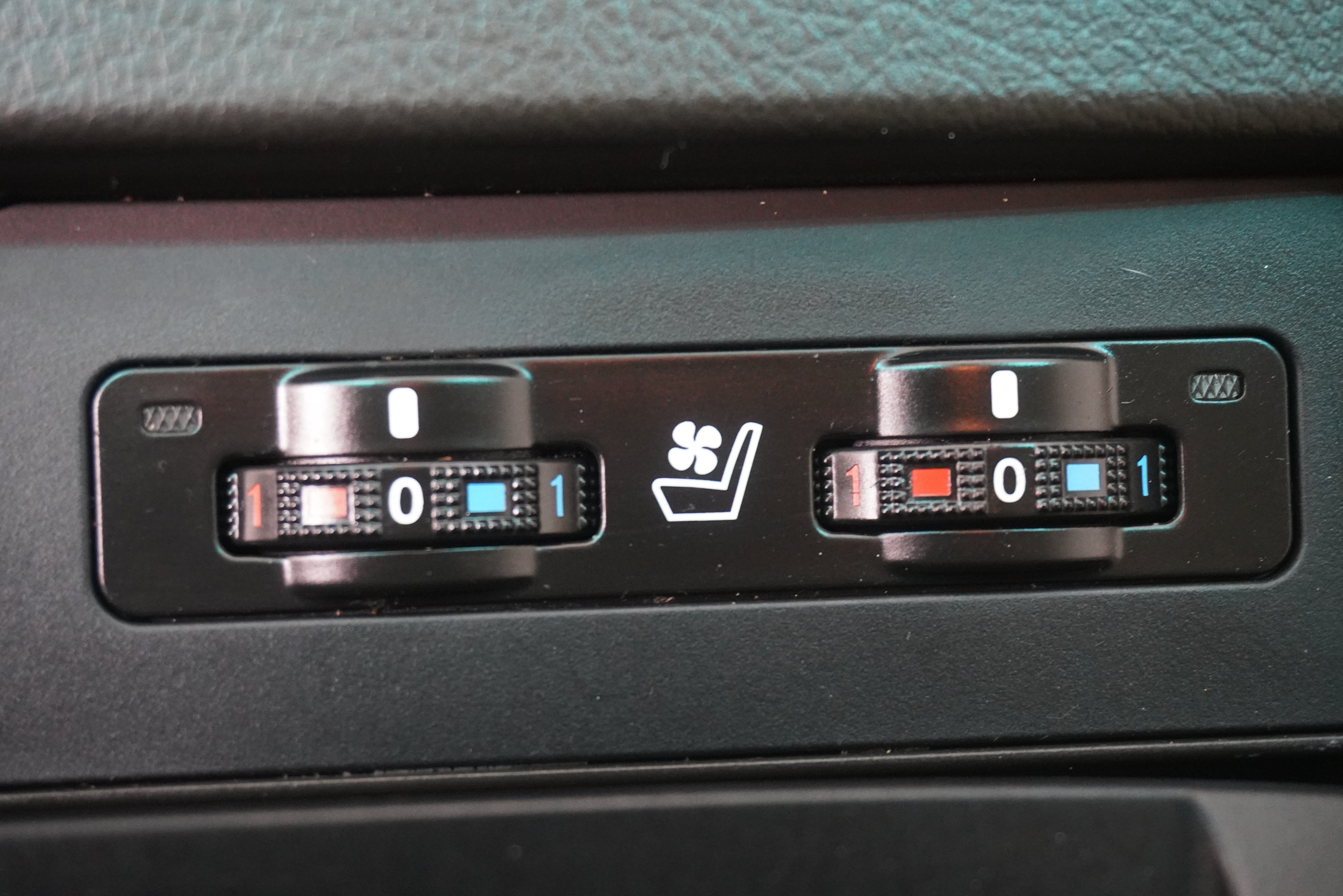 Used 2012 Lexus RX 350 FWD w/ Premium Pkg image 22