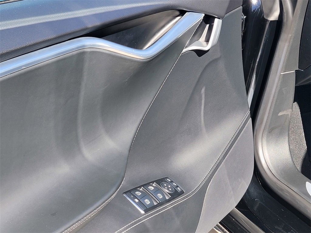 Used 2015 Tesla Model S image 14