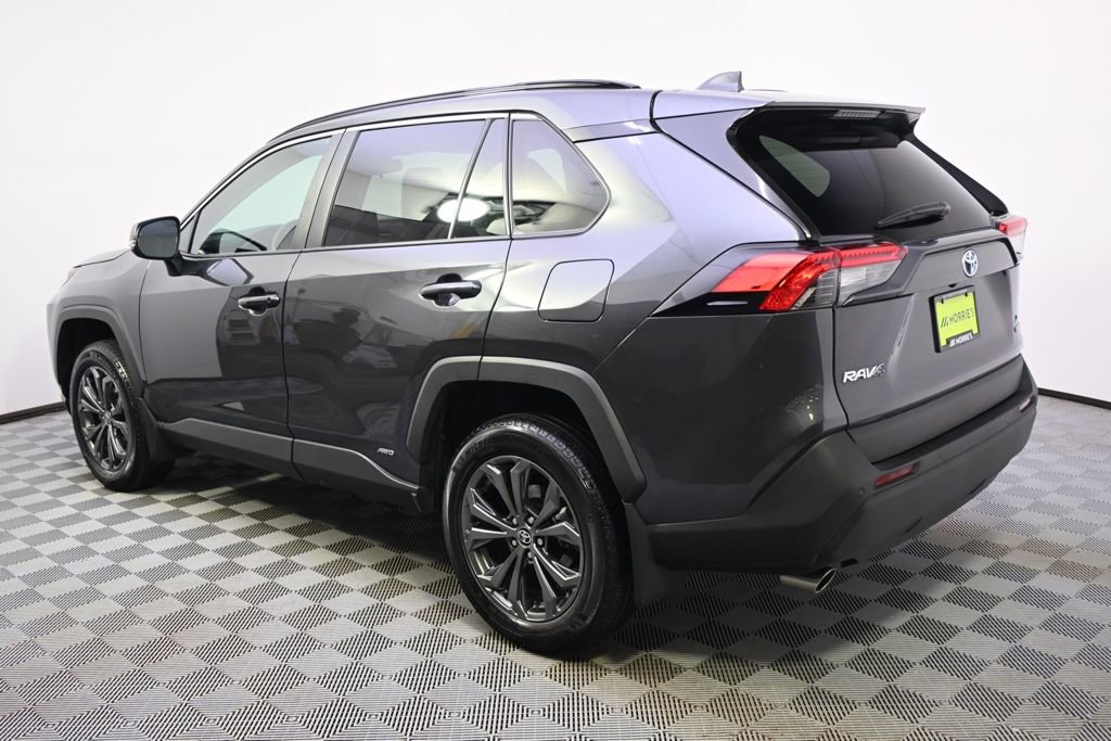 Used 2023 Toyota RAV4 XLE Premium image 3