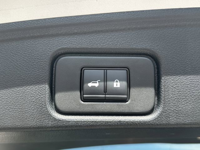 Certified 2025 Nissan Pathfinder Platinum FWD image 20