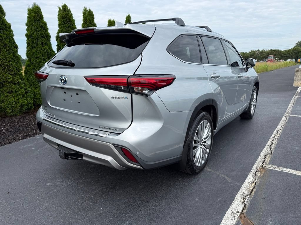 Used 2023 Toyota Highlander Platinum AWD/4WD image 2