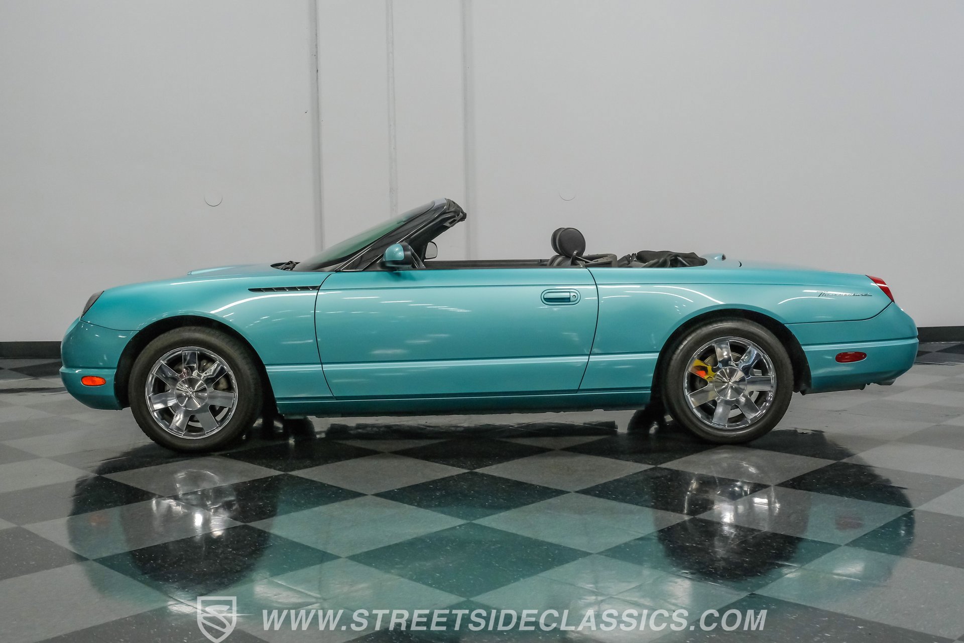 Used 2002 Ford Thunderbird RWD image 2