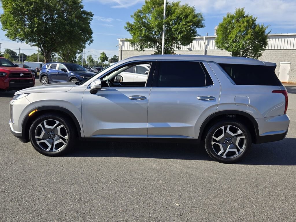 Used 2025 Hyundai Palisade SEL FWD image 2