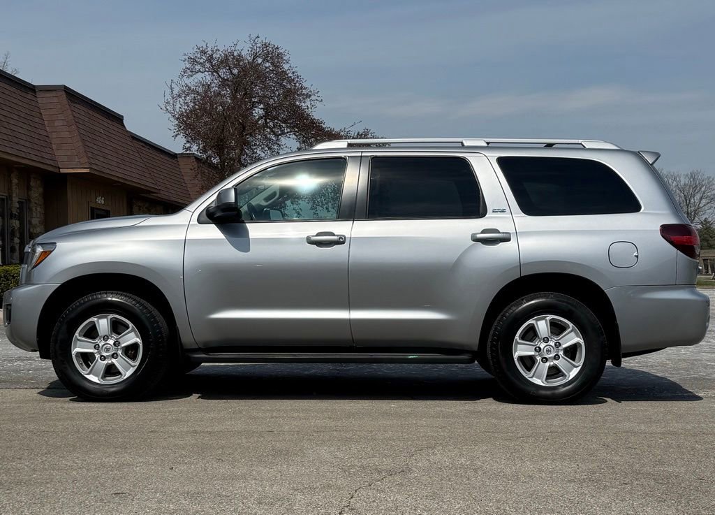 Used 2019 Toyota Sequoia SR5 AWD/4WD image 2