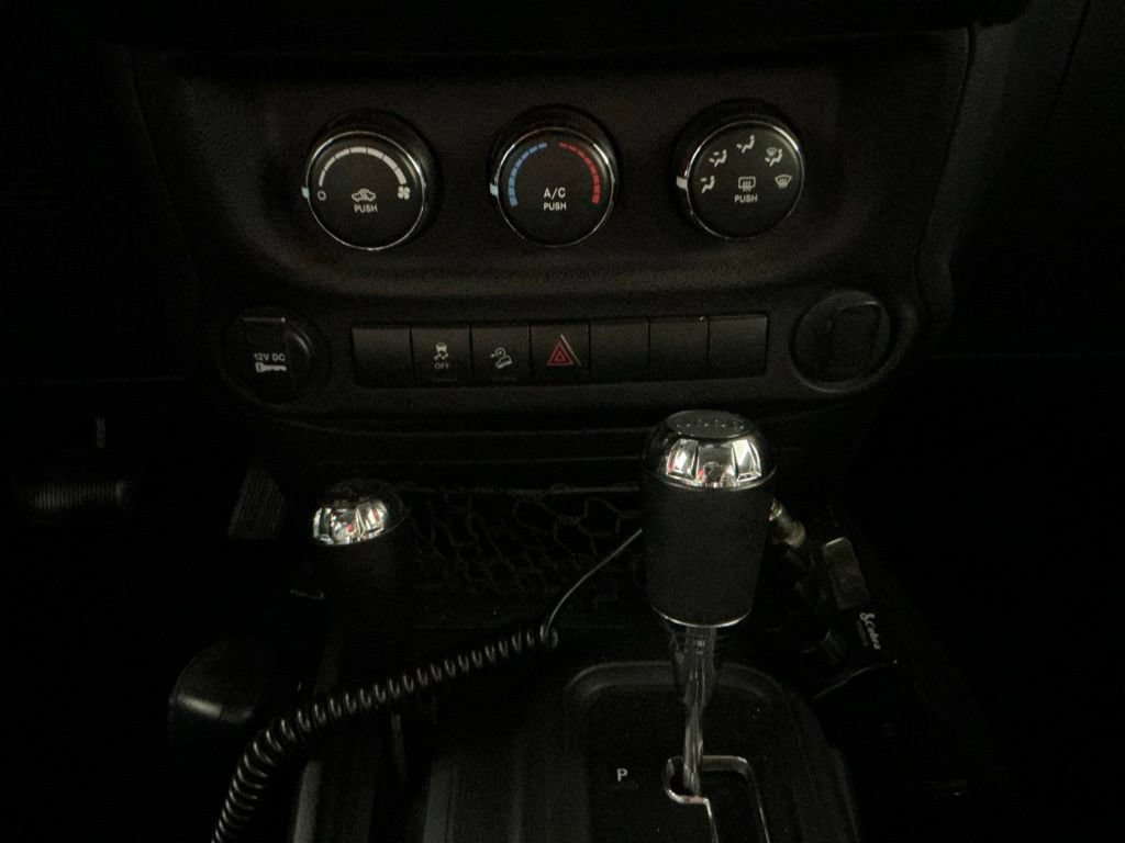 Used 2015 Jeep Wrangler Unlimited Sport w/ Connectivity Group AWD/4WD image 11