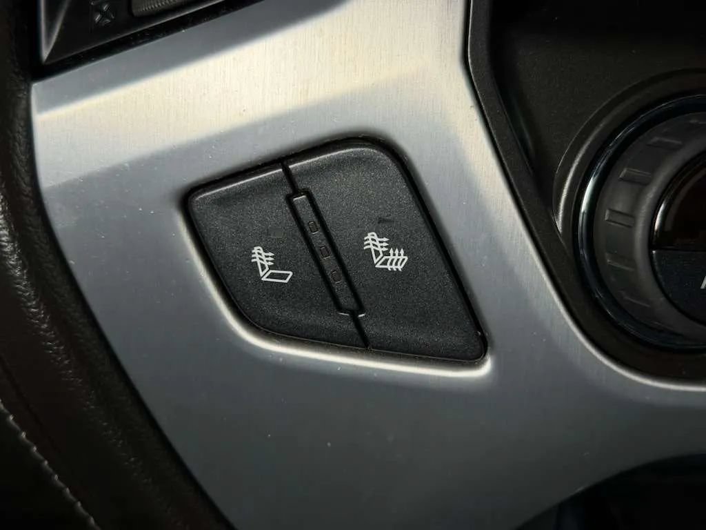 Used 2018 Chevrolet Silverado 1500 LTZ w/ LTZ Plus Package AWD/4WD image 30