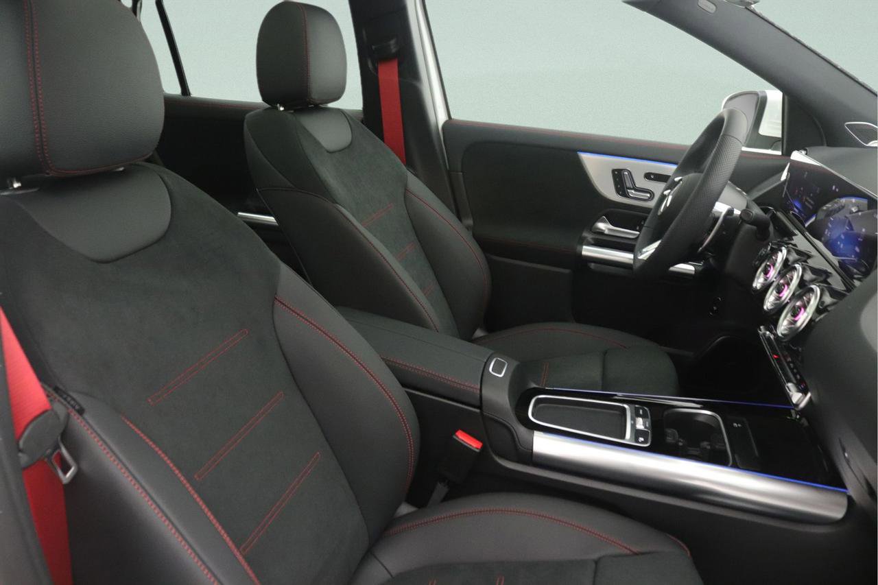 New 2026 Mercedes-Benz GLA 35 AMG 4MATIC image 7