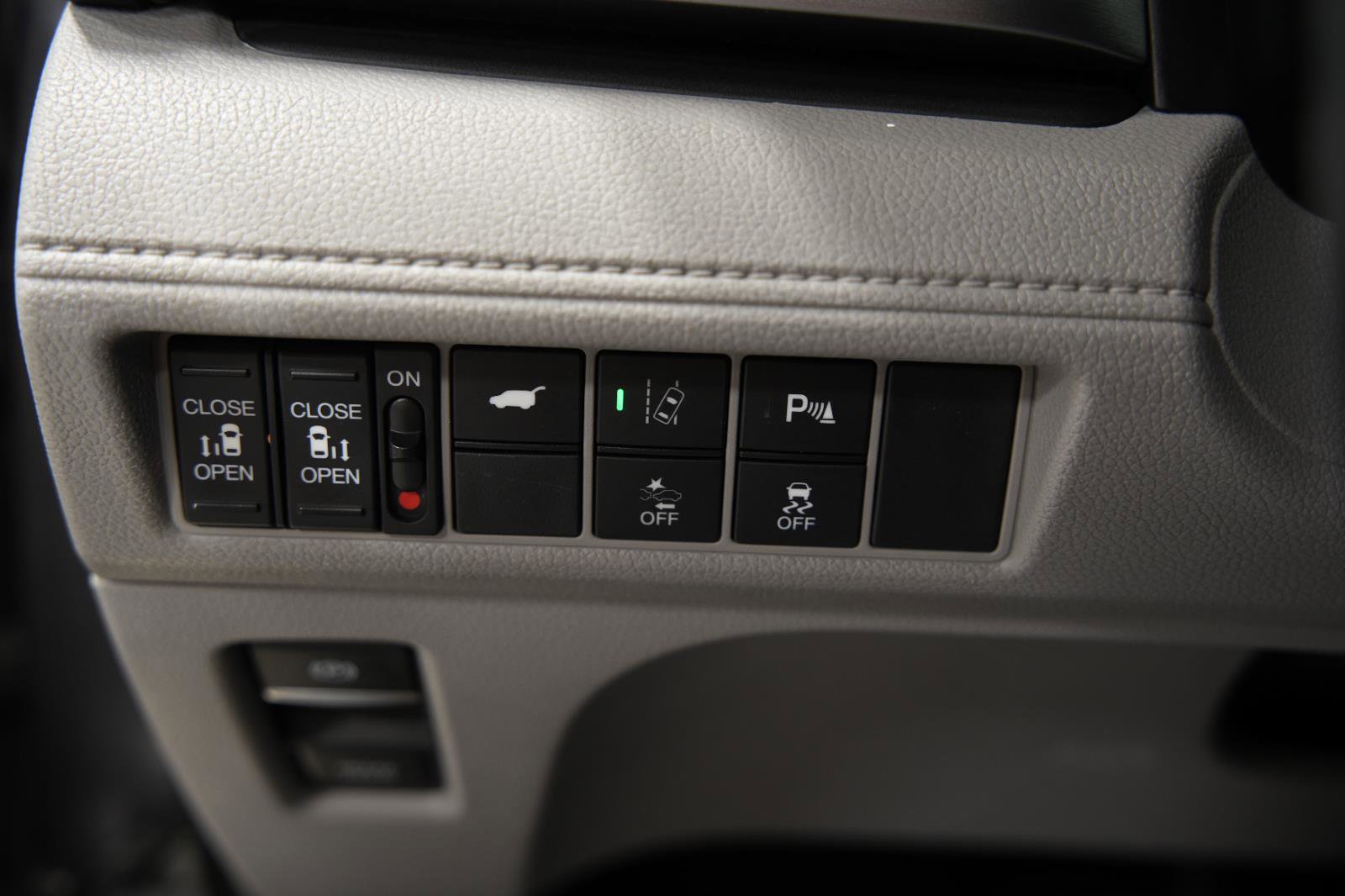 Used 2018 Honda Odyssey Touring image 32
