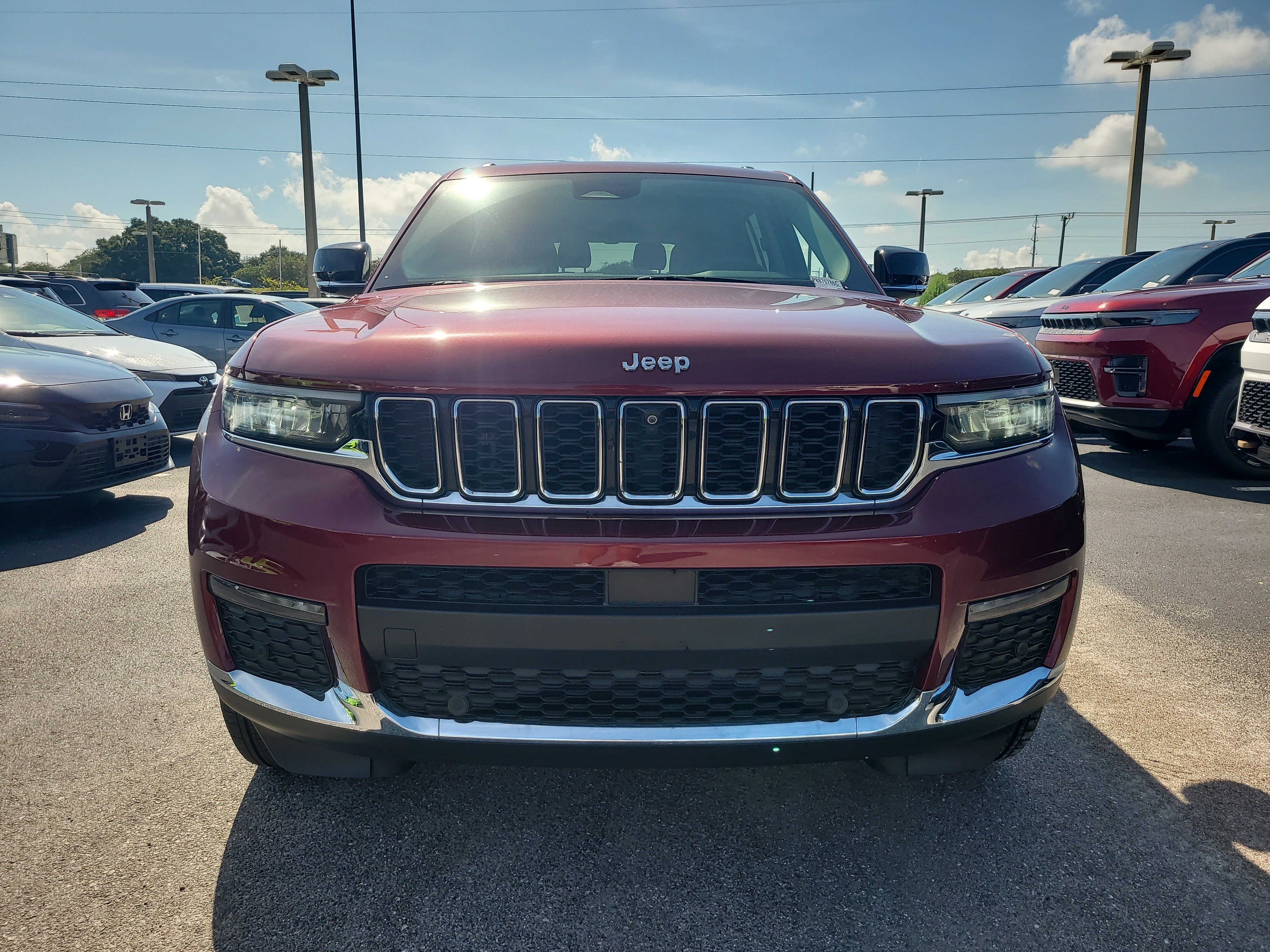 Used 2023 Jeep Grand Cherokee L Limited w/ Luxury Tech Group II AWD/4WD image 2